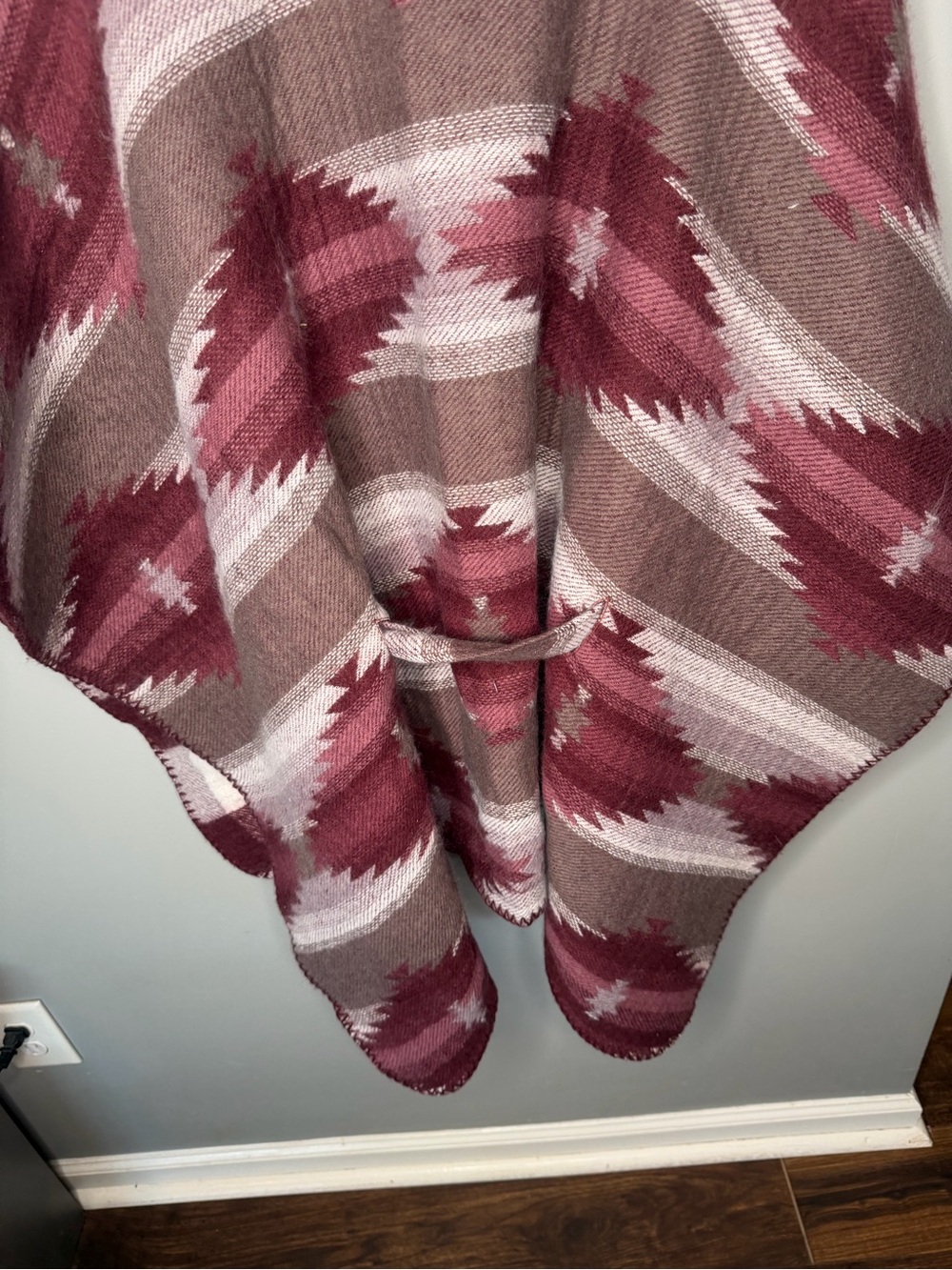 NWT Maurice’s Southwestern Aztec Knit Reversible Tie Poncho Shawl - Picture 7 of 9